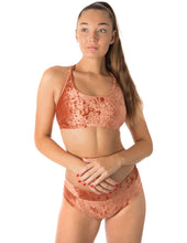Carregar imagem no visualizador da galeria, Top Nicole Velvet Dragonfly Velvet 24-48 HRS