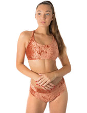 Carregar imagem no visualizador da galeria, Top Nicole Velvet Dragonfly Velvet 24-48 HRS