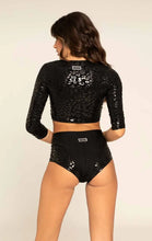 Cargar imagen en el visor de la galería, Crop Top Sticky Superhero Leopard – Alto Rendimiento (Paradise Chick)