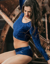 Carregar imagem no visualizador da galeria, Short Hot Pants de Pole Dance Veludo Libélula