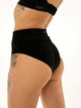 Cargar imagen en el visor de la galería, Polerina Wear Bikini Short - Terciopelo Negro