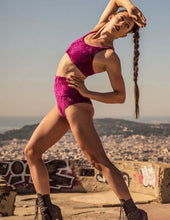 Cargar imagen en el visor de la galería, Shorts de cintura alta Betty Velvet Dragonfly