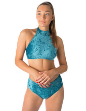 Carregar imagem no visualizador da galeria, Short Hot Pants de Pole Dance Veludo Libélula
