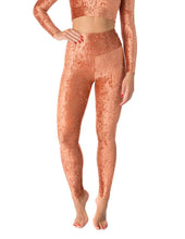 Load image into Gallery viewer, Velvet leggings Adele | Hochtaillierte Samt Leggings | Color: bronze velvet | Yoga Leggings | Dragonfly Pole Wear and Bikram Hot Yoga Clothes
