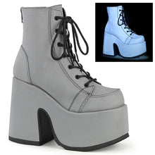 Load image into Gallery viewer, Botines Demonia CAMEL-203 Grey Reflective Piel vegana
