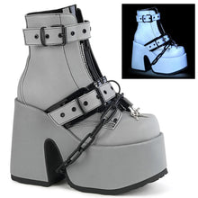 Load image into Gallery viewer, Botines Demonia CAMEL-205 Grey Reflective Piel vegana
