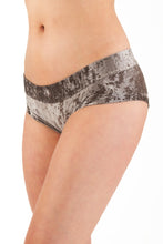 Carica l&#39;immagine nel visualizzatore di Gallery, Pole Dance Short Hot Pants Velvet Dragonfly
