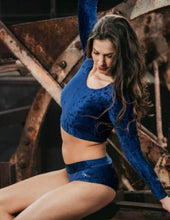 Load image into Gallery viewer, Dragonfly Pavi Velvet Sports Top
